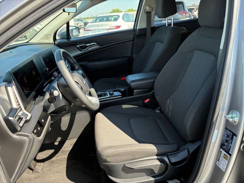 Used 2025 Kia Sportage LX FWD image 25