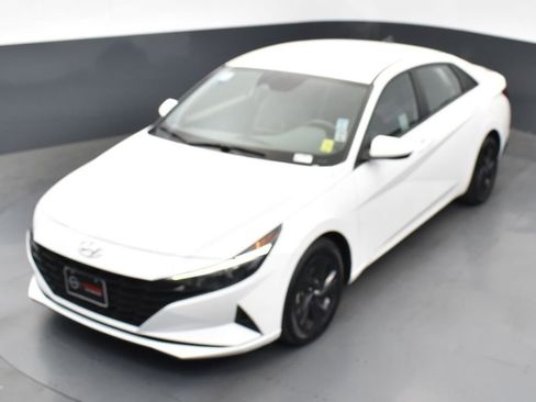 Used 2023 Hyundai Elantra SEL image 45