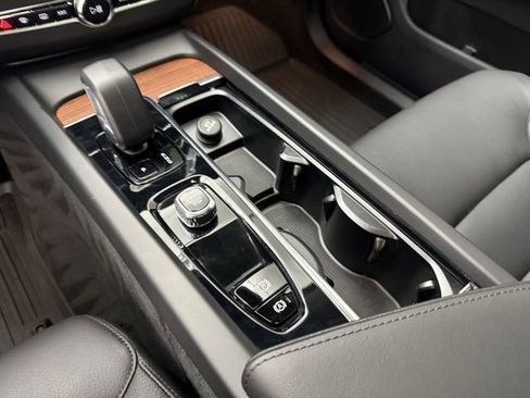 Certified 2023 Volvo XC60 B5 Plus w/ Climate Package image 20