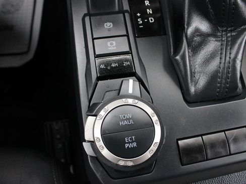 Used 2025 Toyota Tacoma SR5 AWD/4WD image 42