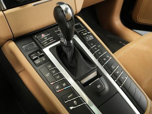 Used 2018 Porsche Macan AWD/4WD image 44