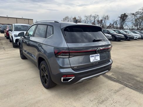 New 2026 Volkswagen Taos SE FWD image 7