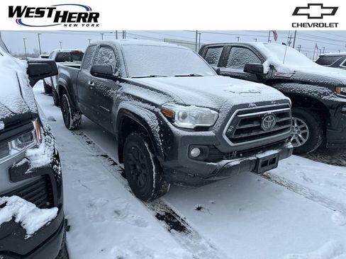 Used 2020 Toyota Tacoma image 1