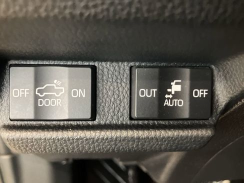 Used 2024 Toyota Tacoma Limited w/ Limited Package (LT) image 18