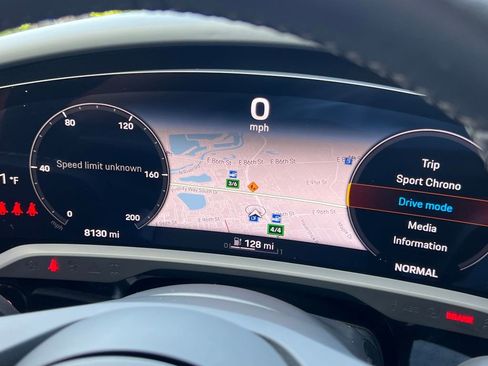 Used 2022 Porsche Taycan GTS image 21