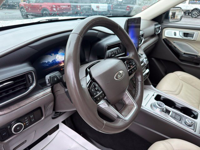 Used 2024 Ford Explorer Platinum w/ Technology Package AWD/4WD image 17