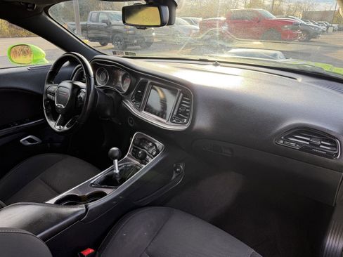 Used 2015 Dodge Challenger R/T image 29