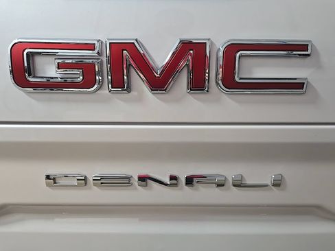 Used 2022 GMC Sierra 1500 Denali w/ Denali Premium Package AWD/4WD image 39