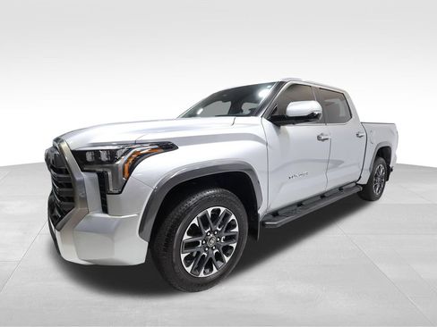 Used 2025 Toyota Tundra Limited AWD/4WD image 8