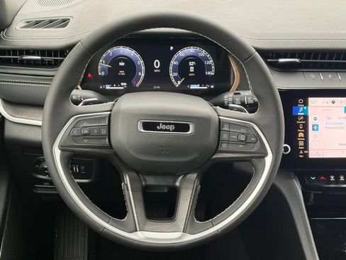New 2026 Jeep Grand Cherokee Limited w/ Limited Altitude Package AWD/4WD image 39