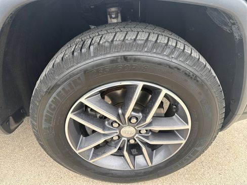 Used 2018 Jeep Grand Cherokee Limited w/ Luxury Group II AWD/4WD image 16