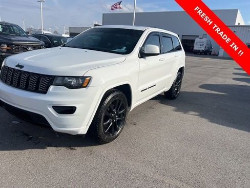 Used 2017 Jeep Grand Cherokee Altitude image 11