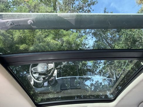 Used 2021 Volkswagen Atlas SE w/ Panoramic Sunroof Package FWD image 37