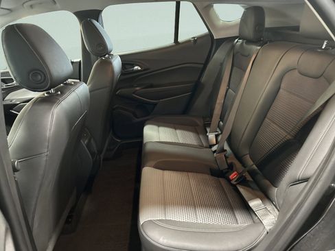 Used 2025 Chevrolet Trax LT w/ LT Convenience Package image 25