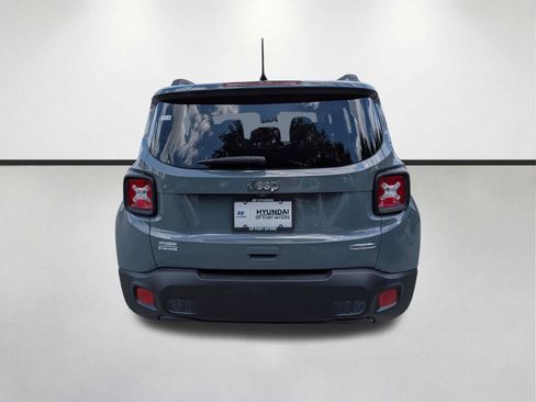 Used 2018 Jeep Renegade Latitude FWD image 5