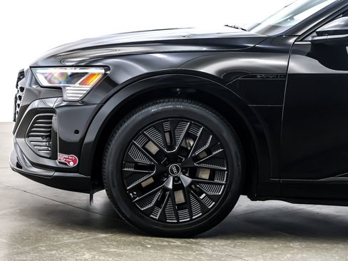 Used 2024 Audi Q8 e-tron Prestige w/ Prestige Package image 11