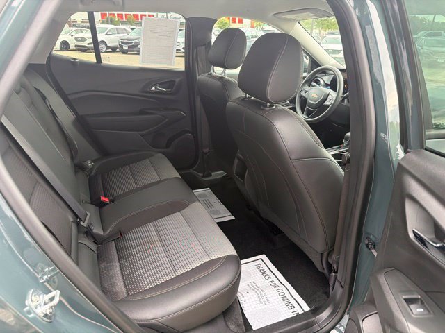 Used 2025 Chevrolet Trax LT FWD image 18