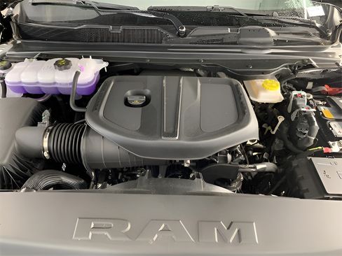 Used 2025 RAM 1500 Big Horn AWD/4WD image 12