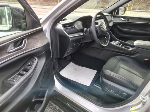 New 2026 Jeep Grand Cherokee Altitude image 19