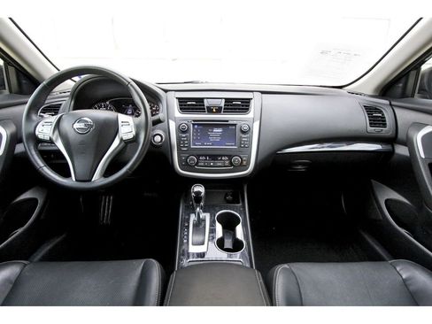 Used 2016 Nissan Altima 2.5 SL w/ 2.5 Technology w/LED Package FWD image 9