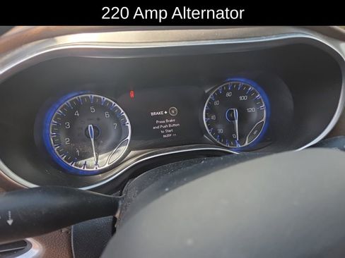 Used 2017 Chrysler Pacifica Limited FWD image 9