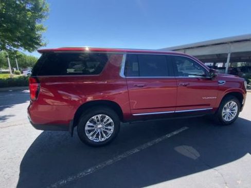 Used 2022 GMC Yukon XL SLT w/ SLT Premium Package AWD/4WD image 8