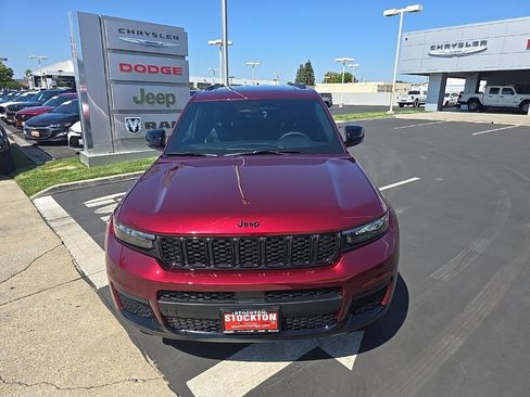 New 2025 Jeep Grand Cherokee L Altitude image 22