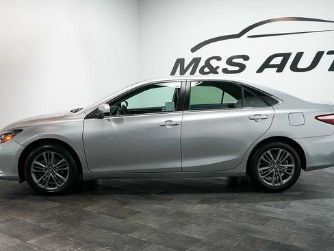 Used 2017 Toyota Camry SE FWD image 3