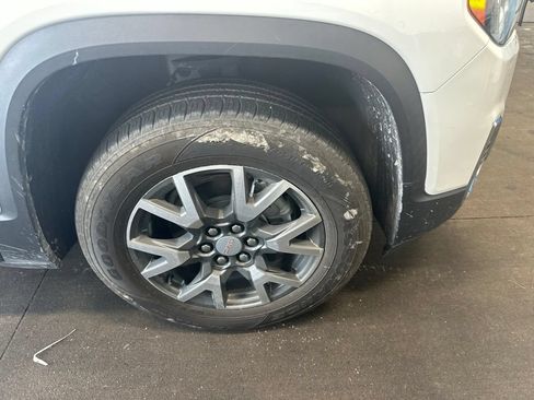Used 2023 GMC Acadia SLE w/ Driver Convenience Package FWD image 2