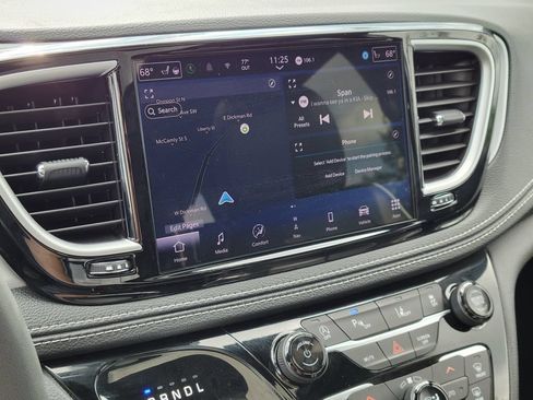 Used 2025 Chrysler Pacifica Limited FWD image 20