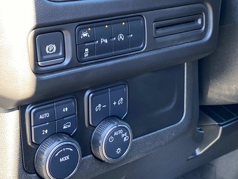 Used 2024 Chevrolet Tahoe LT AWD/4WD image 31