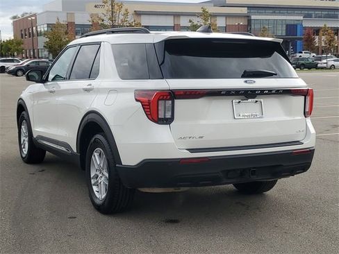 Used 2025 Ford Explorer Active image 5
