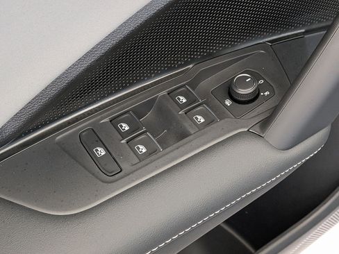 New 2026 Volkswagen Tiguan SE R-Line FWD image 12
