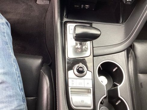 Used 2021 Genesis G70 2.0T image 23