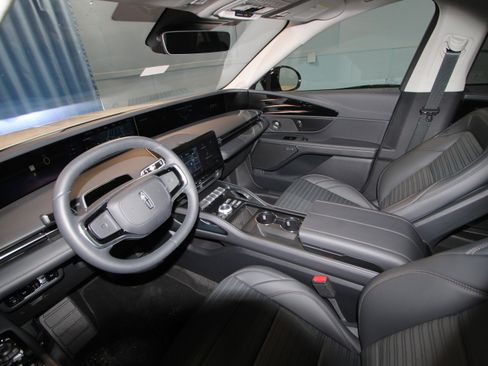 New 2026 Lincoln Nautilus Reserve w/ Jet Appearance Package AWD/4WD image 2