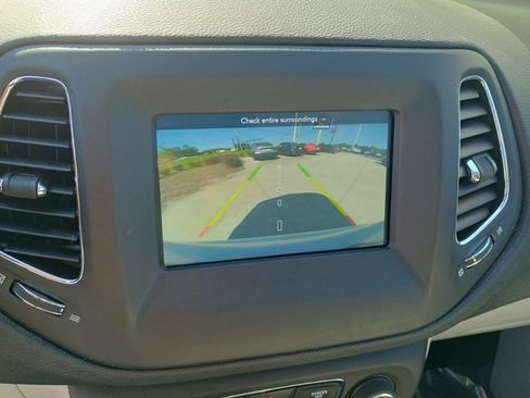 Used 2019 Jeep Compass Latitude image 30