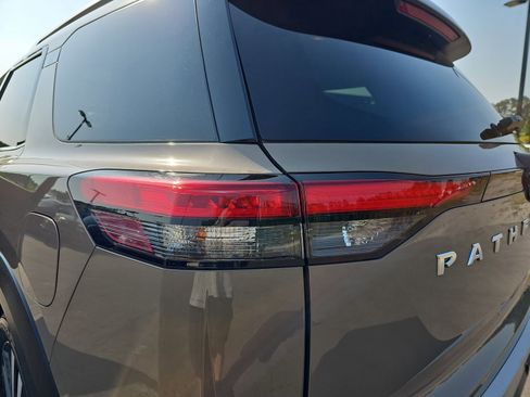 Used 2023 Nissan Pathfinder Platinum AWD/4WD image 70