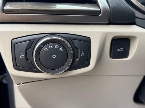 Used 2018 Ford Fusion SE w/ Equipment Group 602A FWD image 16