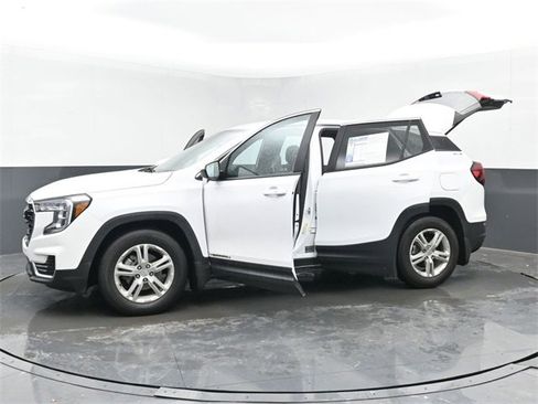 Used 2022 GMC Terrain SLE image 38