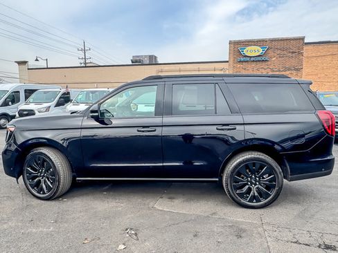 Certified 2025 Ford Expedition Platinum w/ Stealth Appearance Package image 5
