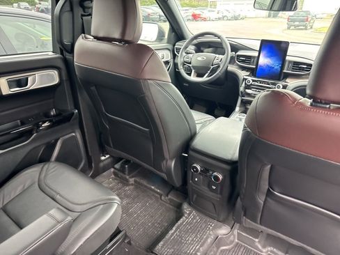 Used 2023 Ford Explorer Platinum w/ Technology Package image 14