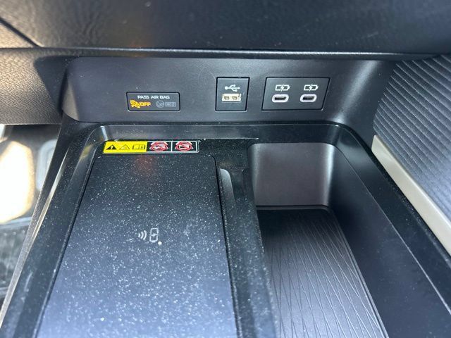 Used 2025 Toyota Camry SE FWD image 16