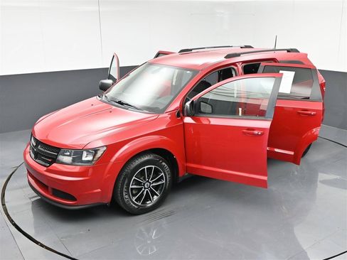 Used 2018 Dodge Journey SE w/ Blacktop Package FWD image 36