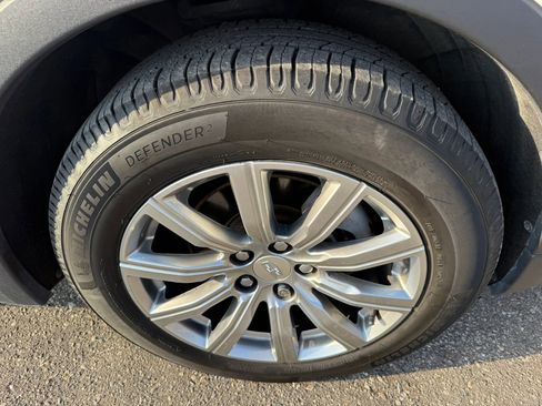 Used 2020 Cadillac XT4 Premium Luxury w/ Cold Weather Package AWD/4WD image 12