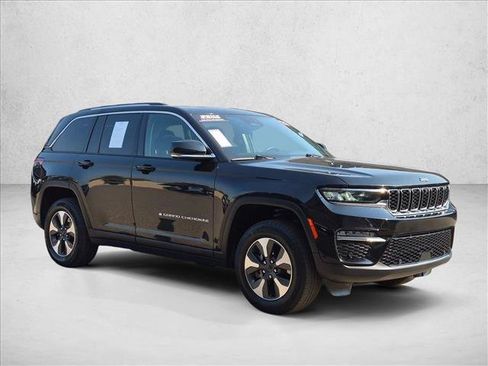 Used 2022 Jeep Grand Cherokee Limited 4xe w/ Luxury Tech Group II AWD/4WD image 3