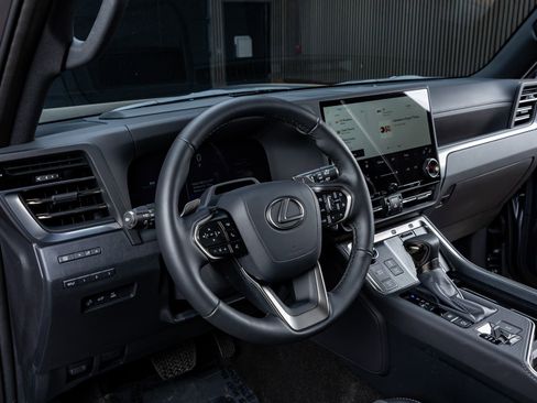 Used 2025 Lexus GX 550 w/ Cold Area Package image 17