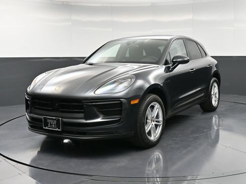 Certified 2025 Porsche Macan image 1