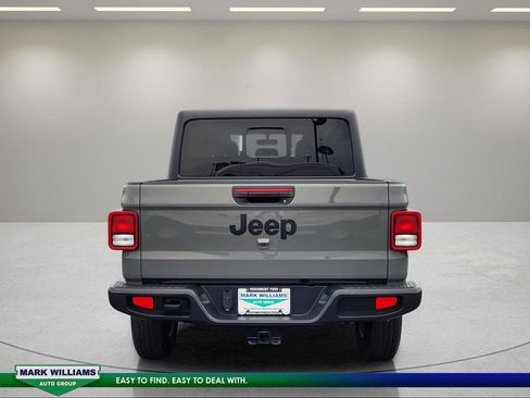 Used 2023 Jeep Gladiator Sport AWD/4WD image 5