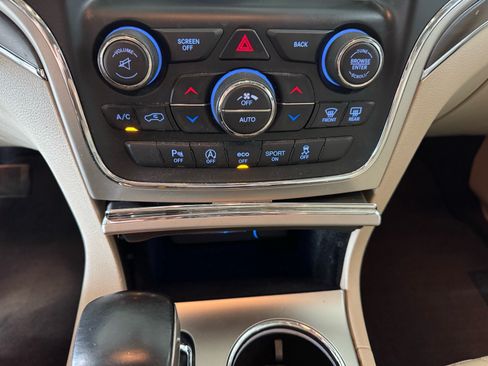 Used 2016 Jeep Grand Cherokee Limited AWD/4WD image 29