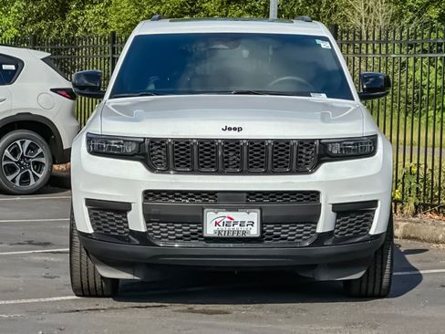 Used 2024 Jeep Grand Cherokee L Altitude AWD/4WD image 8